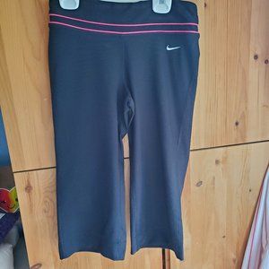 Nike Women's Black Cropped Exercise Pants size XS